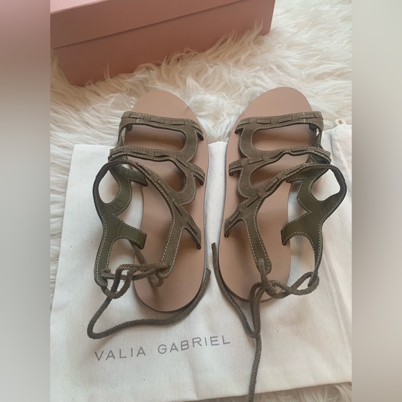 NIB Valia Gabriel Sandal Olive Size 40 EUR / 9 US  goop $245 great deal!! NEW - Picture 3 of 5